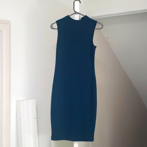Sleeveless mockneck Turquoise cocktail dress - Picture 1 of 3